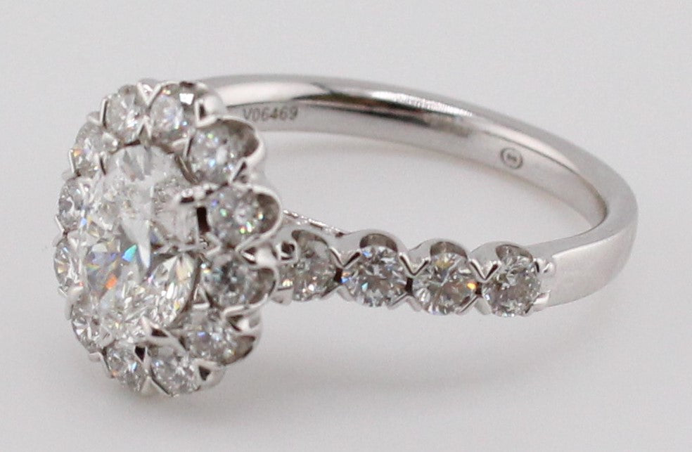 Custom Design Oval Cut Center Diamond Halo Mounting