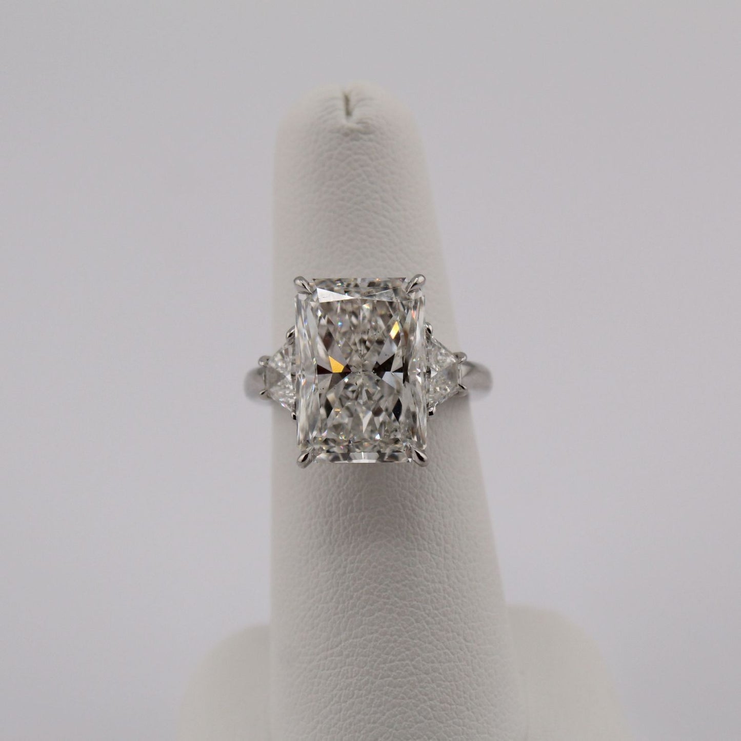 Plat Radiant Engage 10.03CT G/SI1 GIA Certed & 2 DIA Trapezoid=0.90CTTW H/VS SZ 6.5