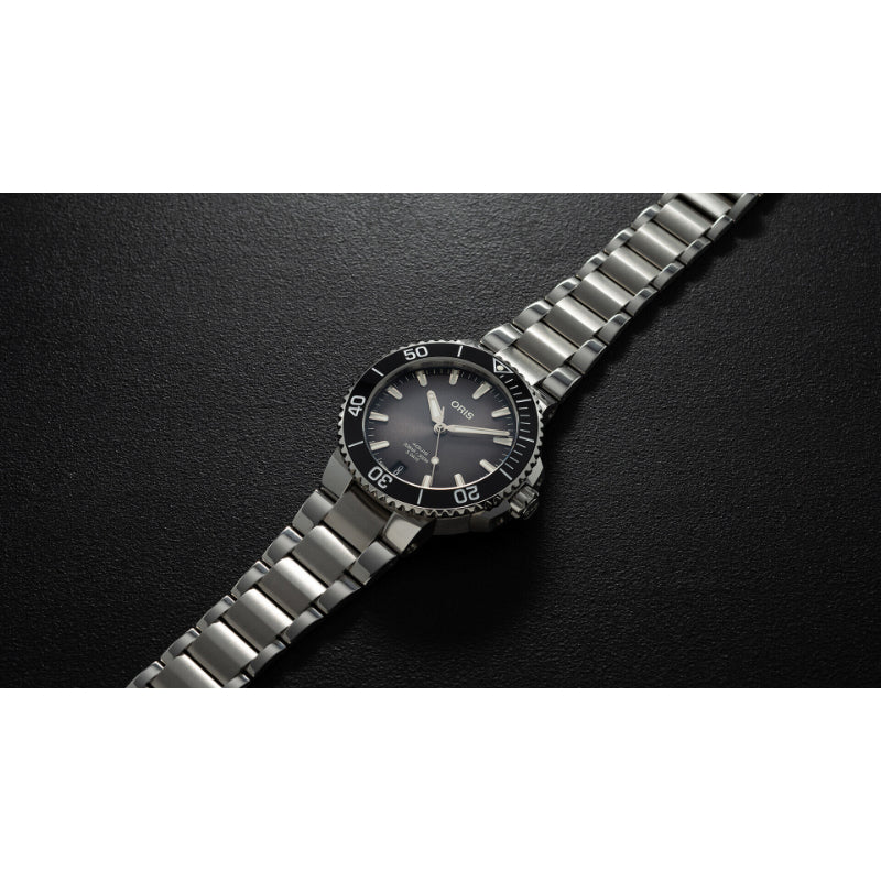 Aquis Date Calibre 400