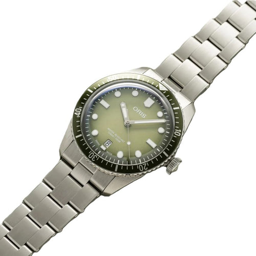 Divers Sixty-Five Date