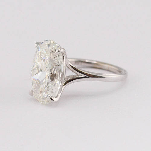 Iconelle: Vera Collection Oval Cut Solitaire Engagement Mounting