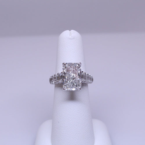 Bridal Mounting with Emerald Cut Diamond Sides