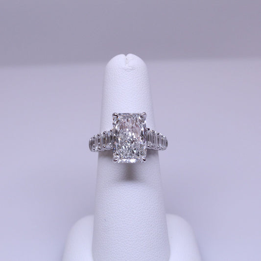 Bridal Mounting with Emerald Cut Diamond Sides