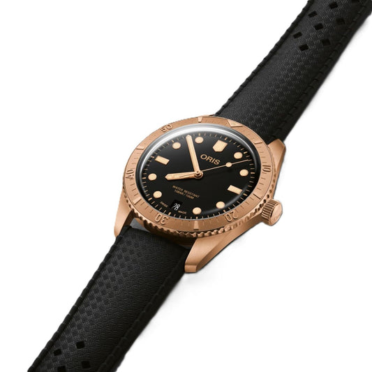 Divers Sixty-Five Date 38 MM Auto